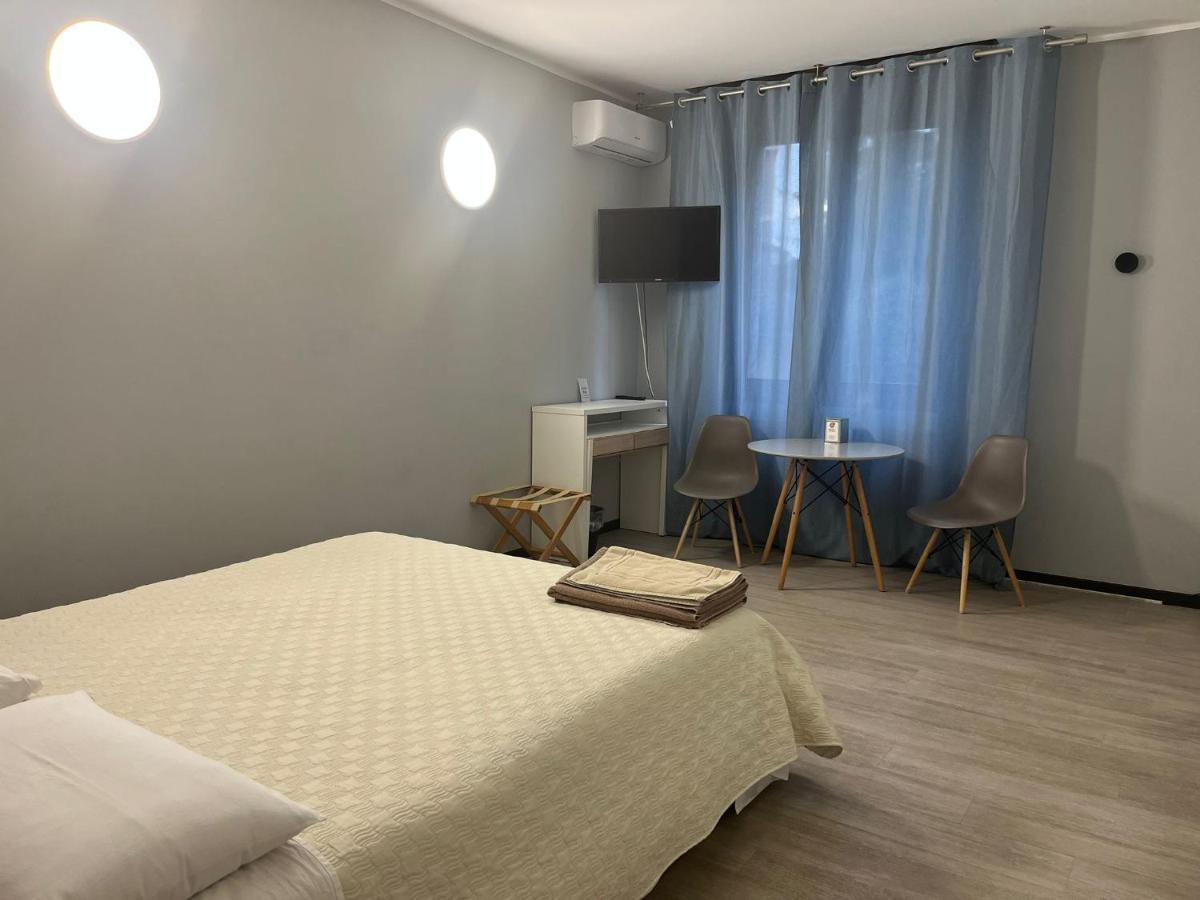 Flatmilan Hotel Чернуско сул Навильо Екстериор снимка